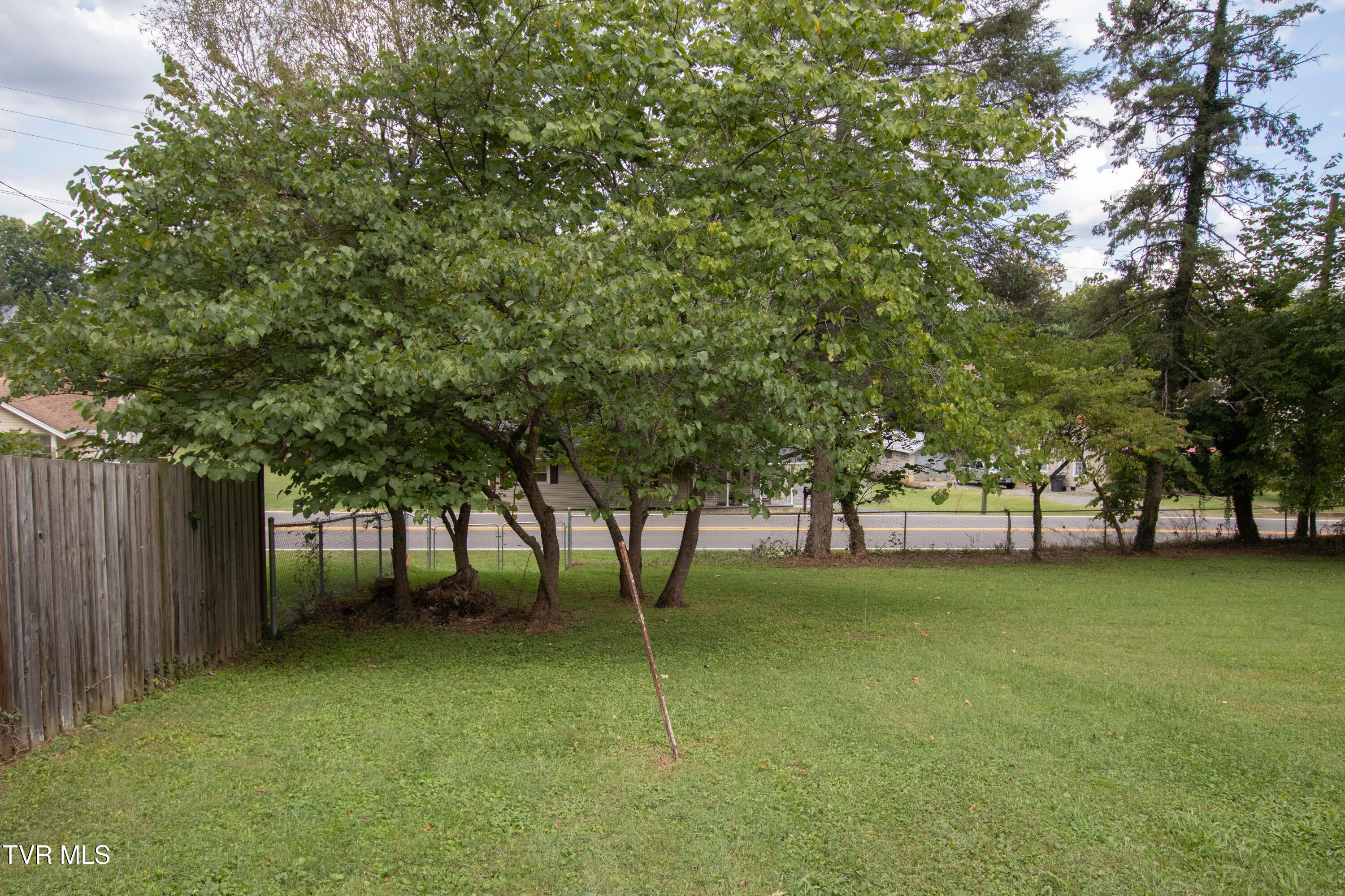 1212 Weaver Pike