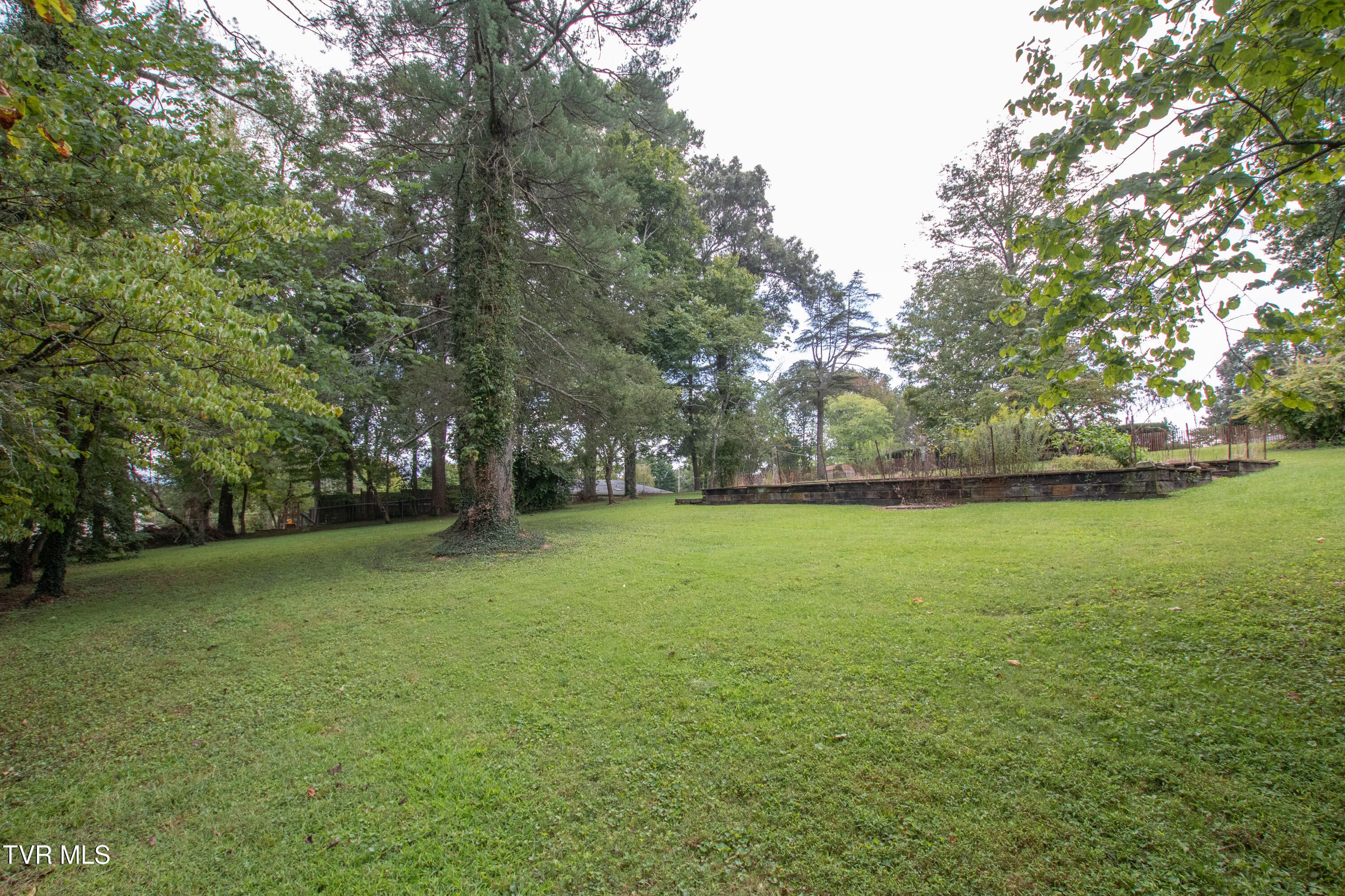 1212 Weaver Pike