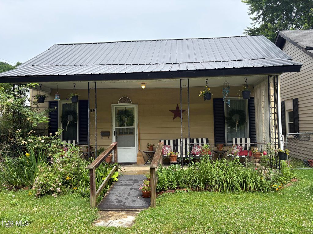 Photo of 127 Keystone Street, Appalachia, VA 24216 (MLS # 9996084)