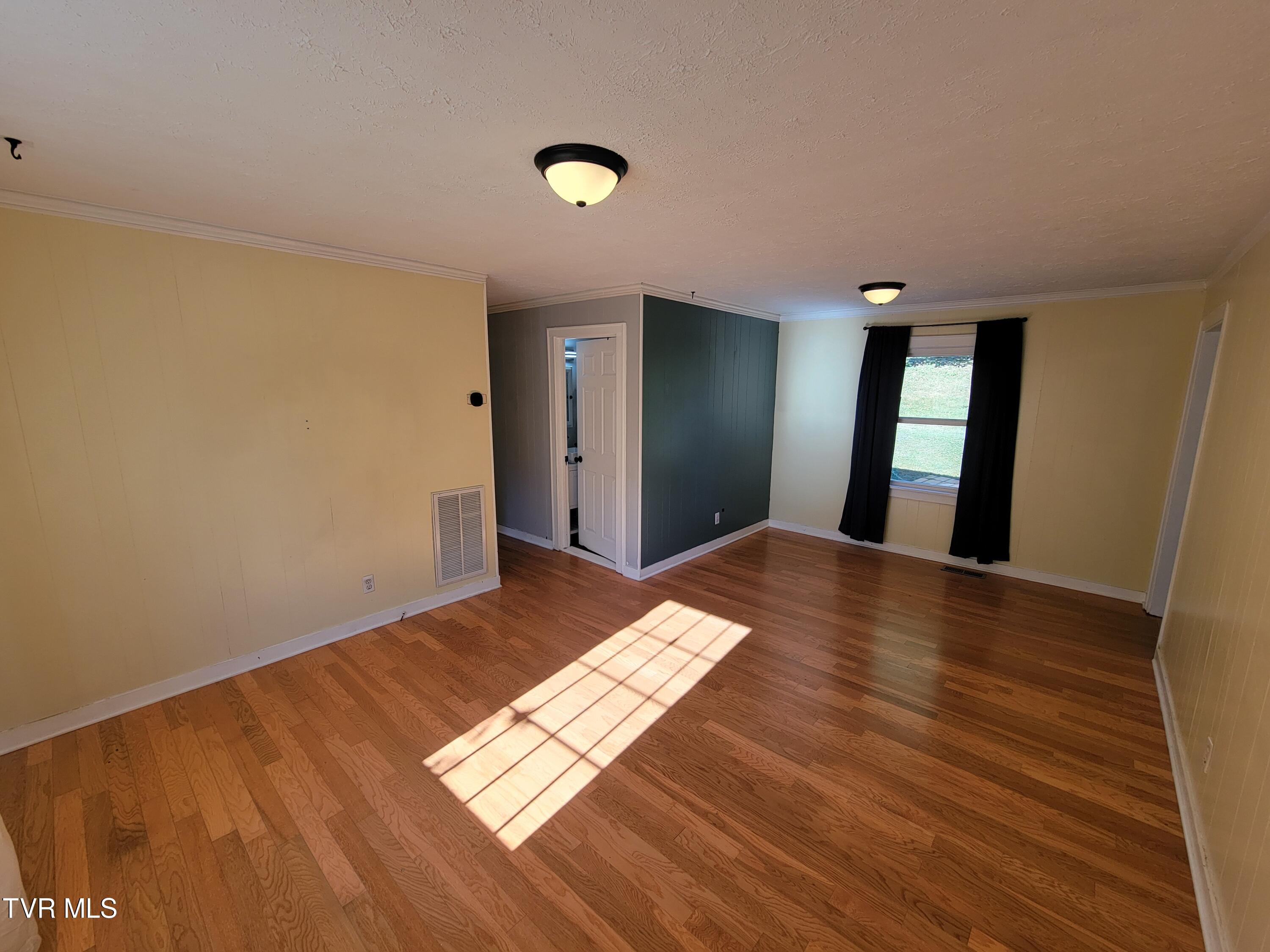 Bristol, Virginia 24201, United States, 2 Bedrooms Bedrooms, ,1 BathroomBathrooms,Residential,Pending,53494