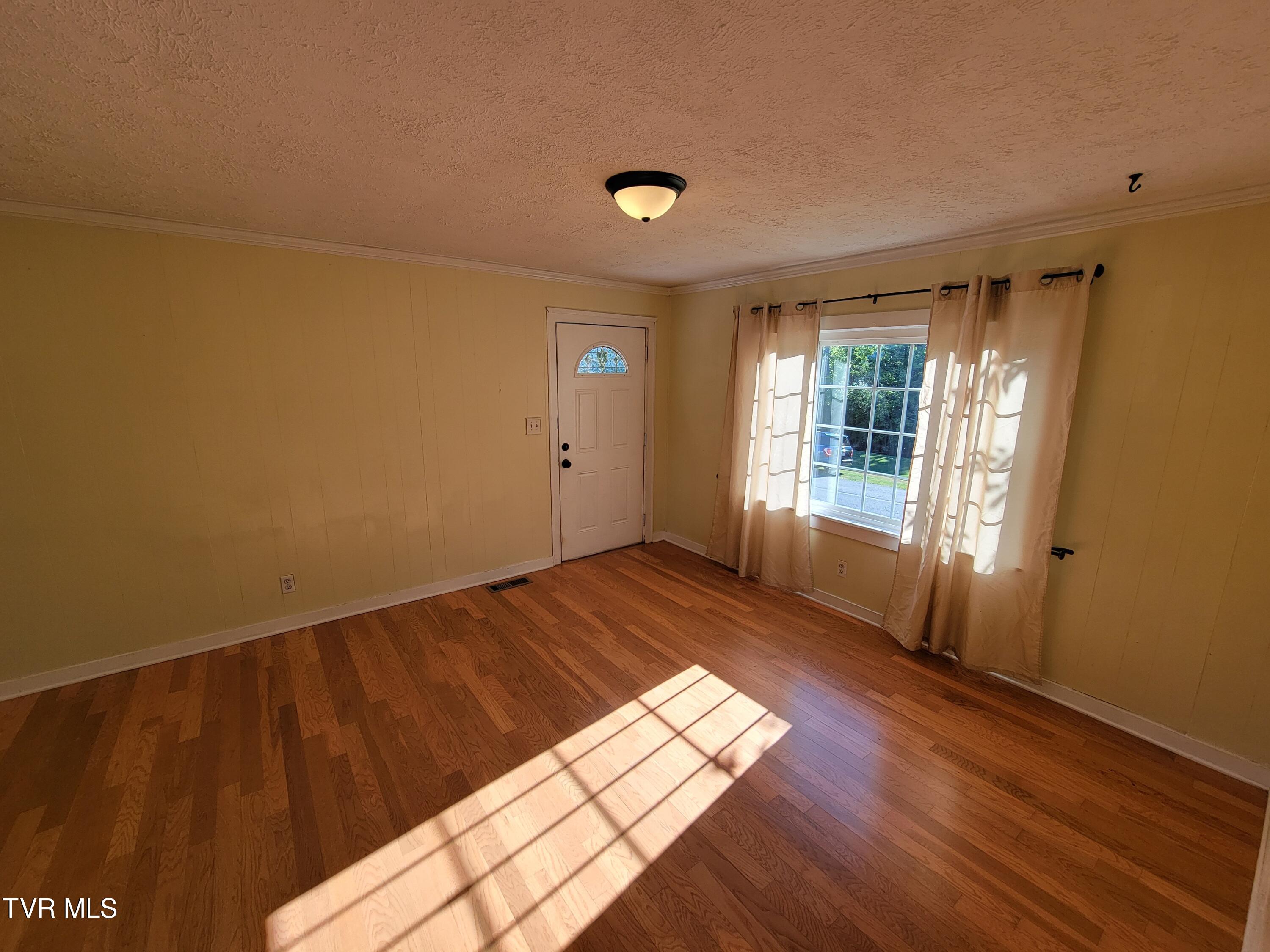 Bristol, Virginia 24201, United States, 2 Bedrooms Bedrooms, ,1 BathroomBathrooms,Residential,Pending,53494