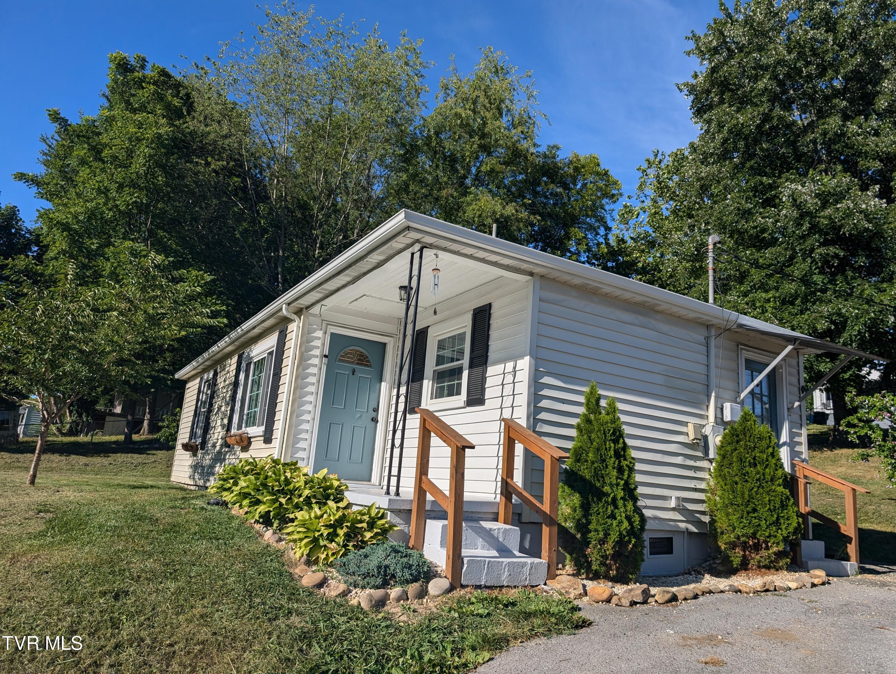 Bristol, Virginia 24201, United States, 2 Bedrooms Bedrooms, ,1 BathroomBathrooms,Residential,Pending,53494