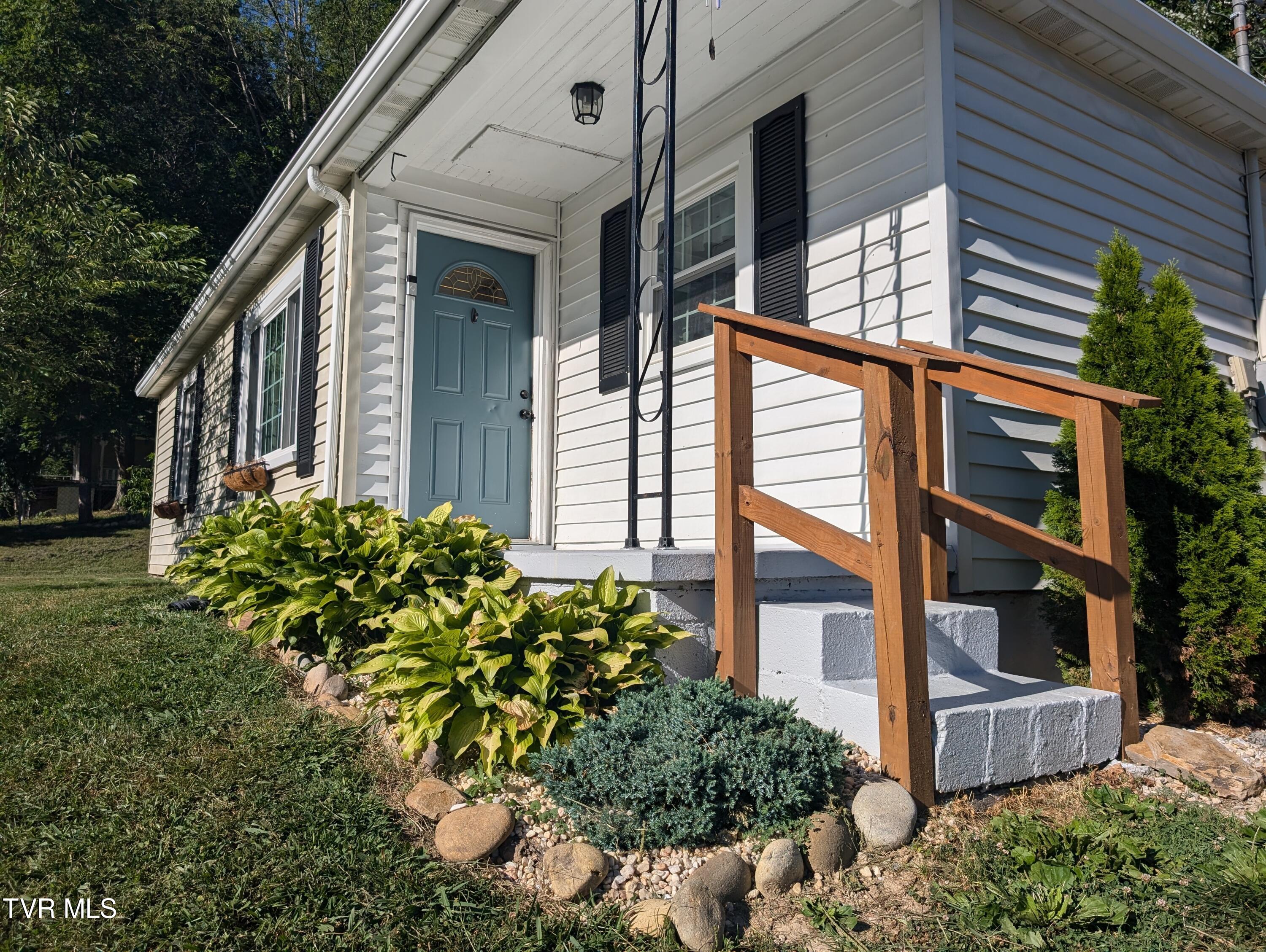 Bristol, Virginia 24201, United States, 2 Bedrooms Bedrooms, ,1 BathroomBathrooms,Residential,Pending,53494