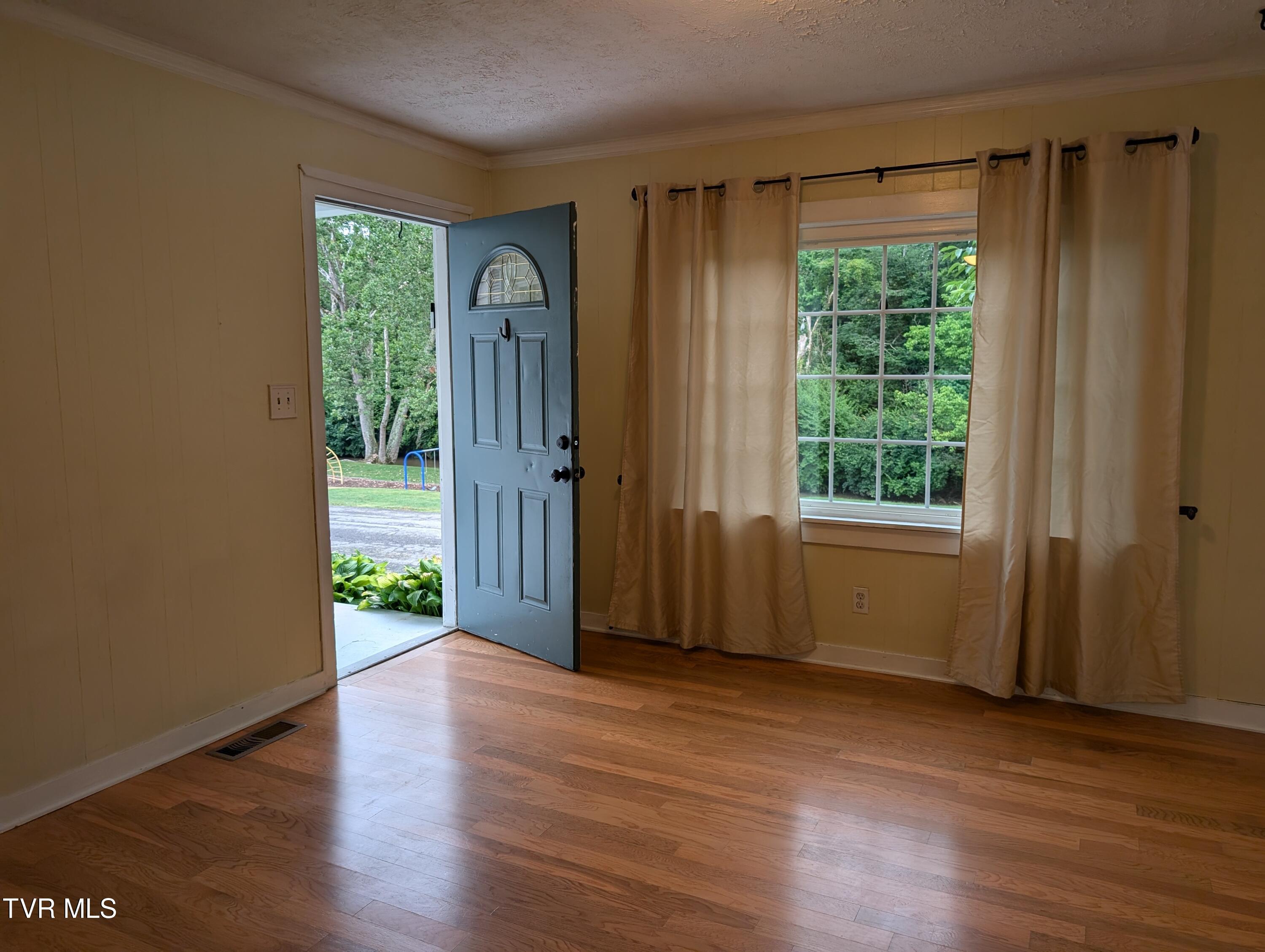 Bristol, Virginia 24201, United States, 2 Bedrooms Bedrooms, ,1 BathroomBathrooms,Residential,Pending,53494