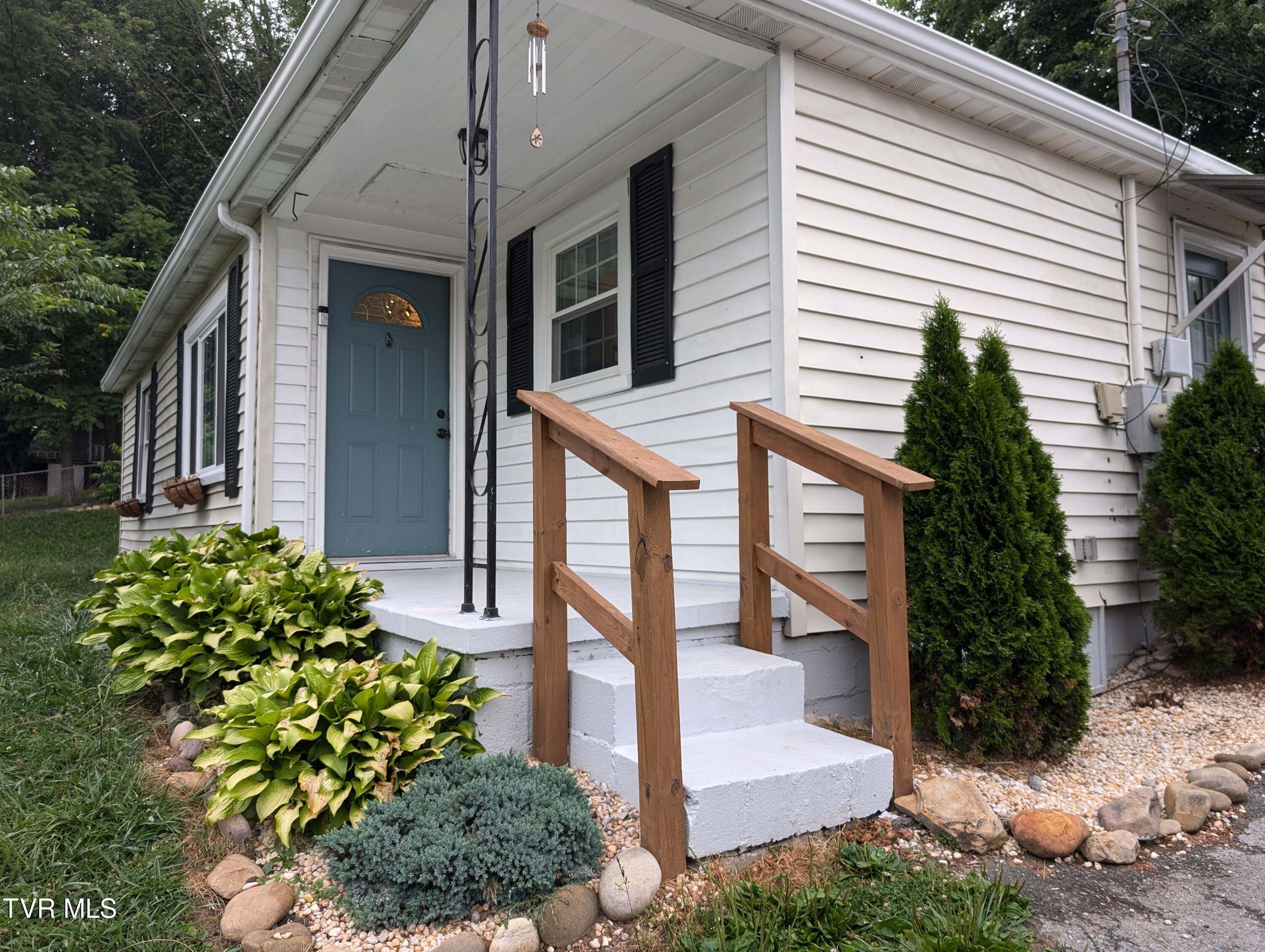 Bristol, Virginia 24201, United States, 2 Bedrooms Bedrooms, ,1 BathroomBathrooms,Residential,Pending,53494