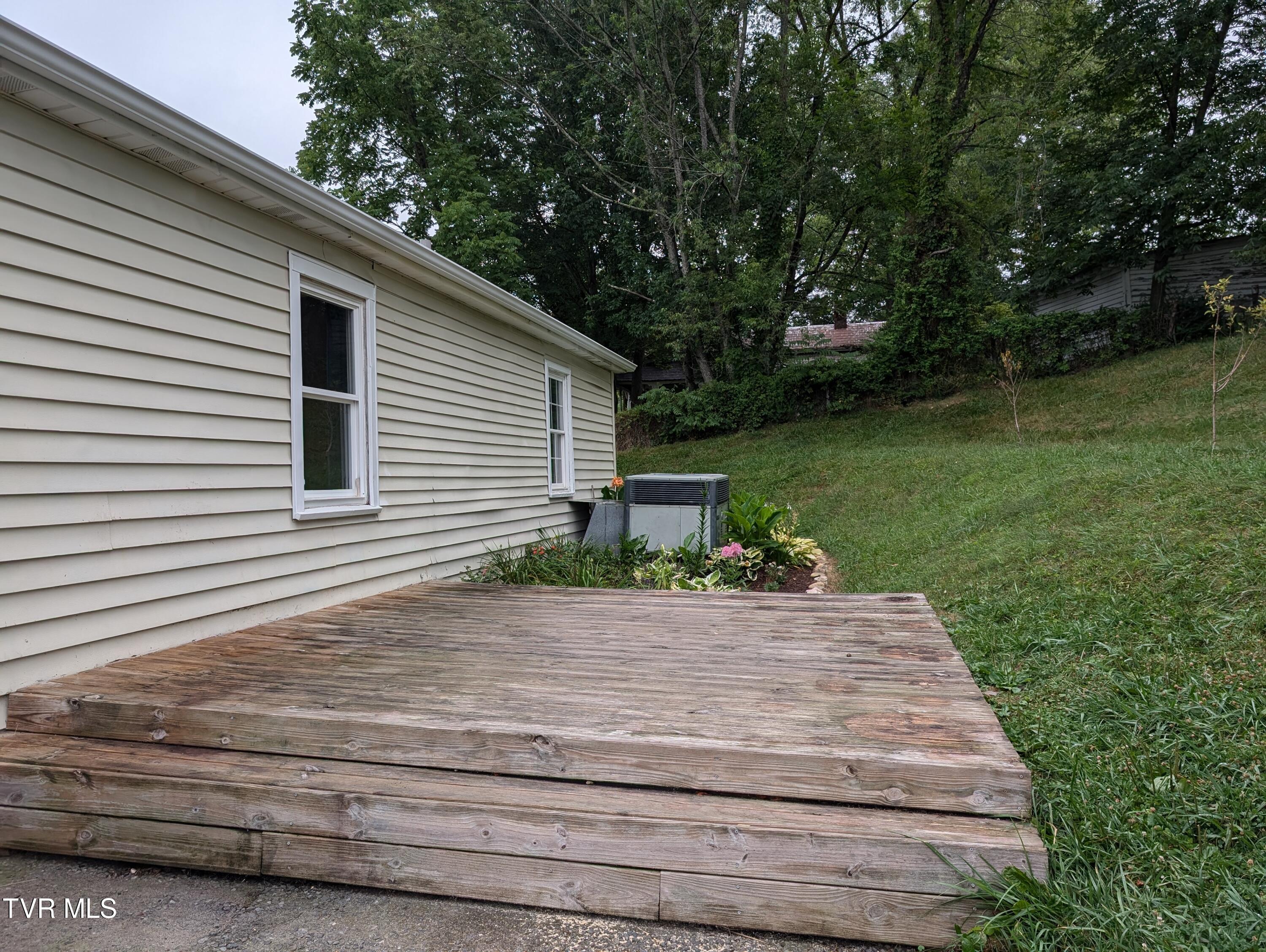 Bristol, Virginia 24201, United States, 2 Bedrooms Bedrooms, ,1 BathroomBathrooms,Residential,Pending,53494