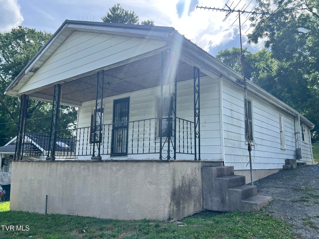 Photo of 113 Sycamore Street, Greeneville, TN 37745 (MLS # 9997364)