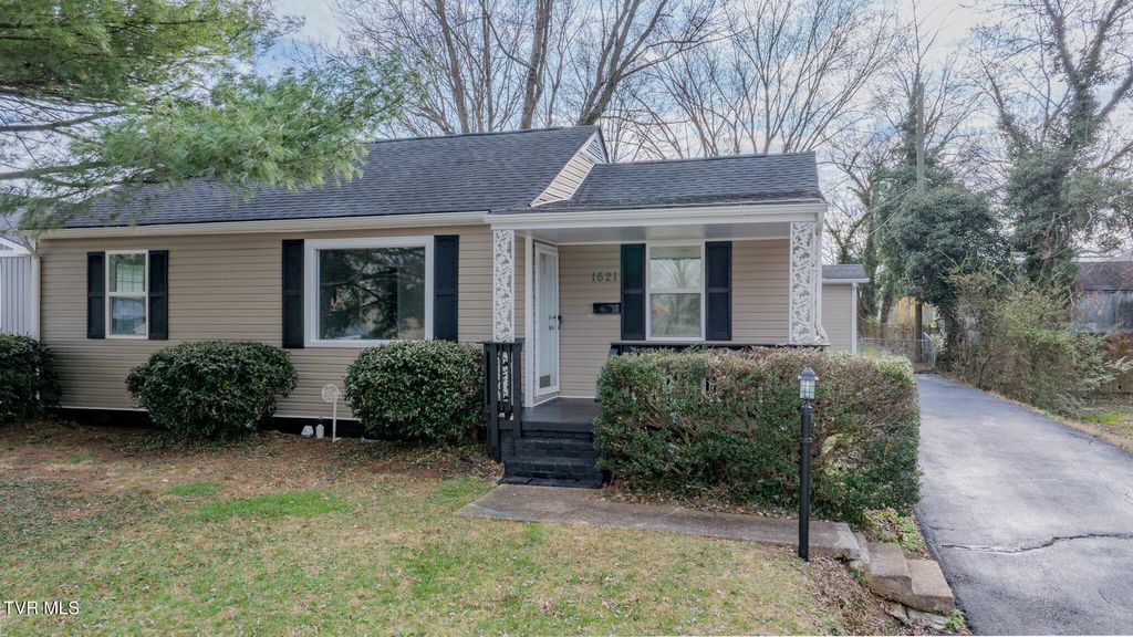 Photo of 1621 Fairfield Avenue, Kingsport, TN 37664 (MLS # 9991863)
