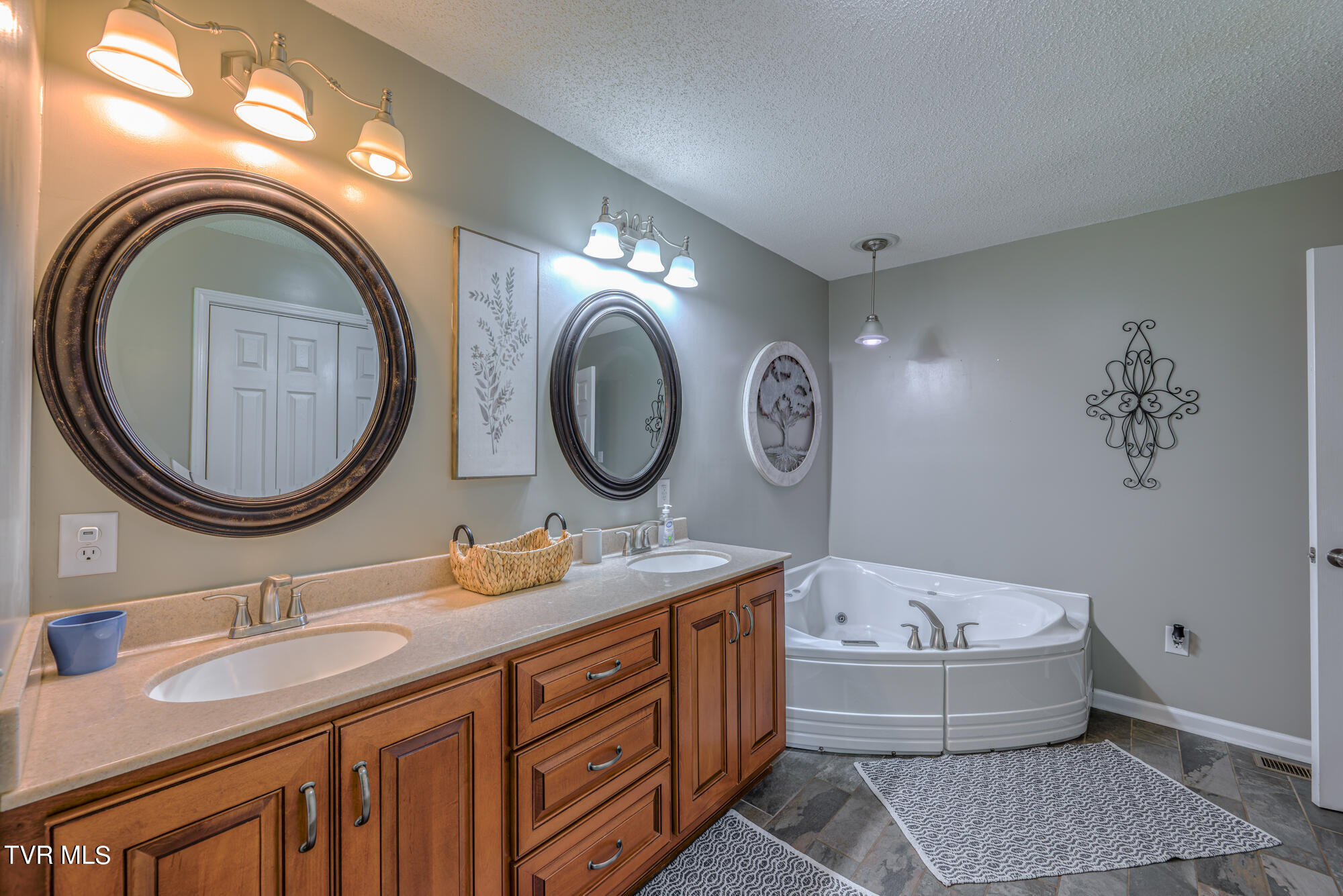10428 Oak Grove Road, Bristol, Virginia image 13