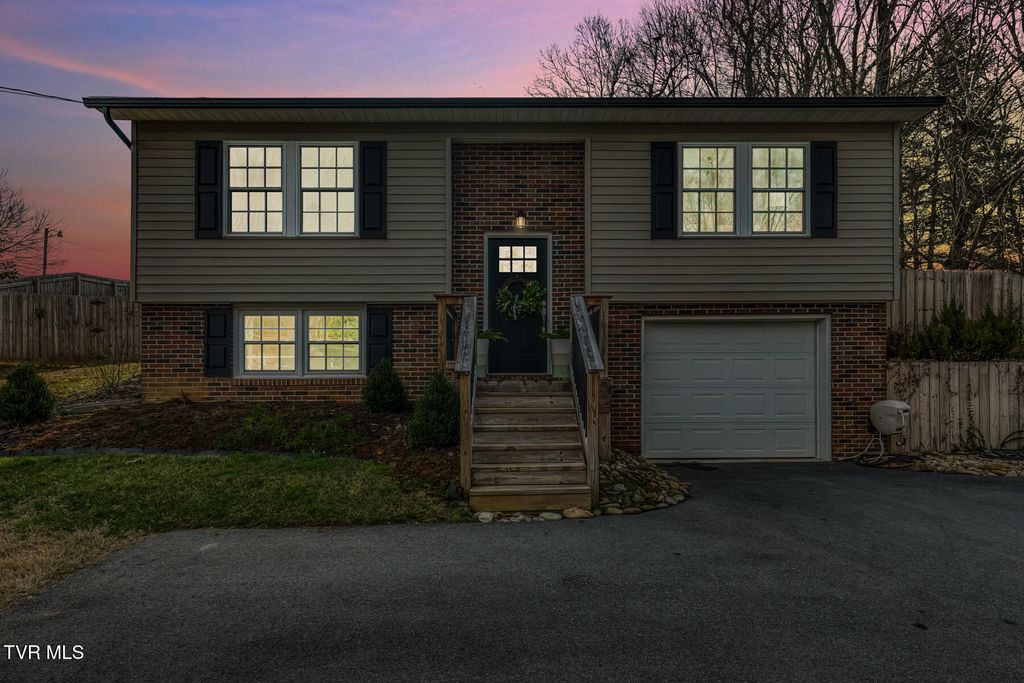 Photo of 328 Kings Road, Piney Flats, TN 37686 (MLS # 9992577)