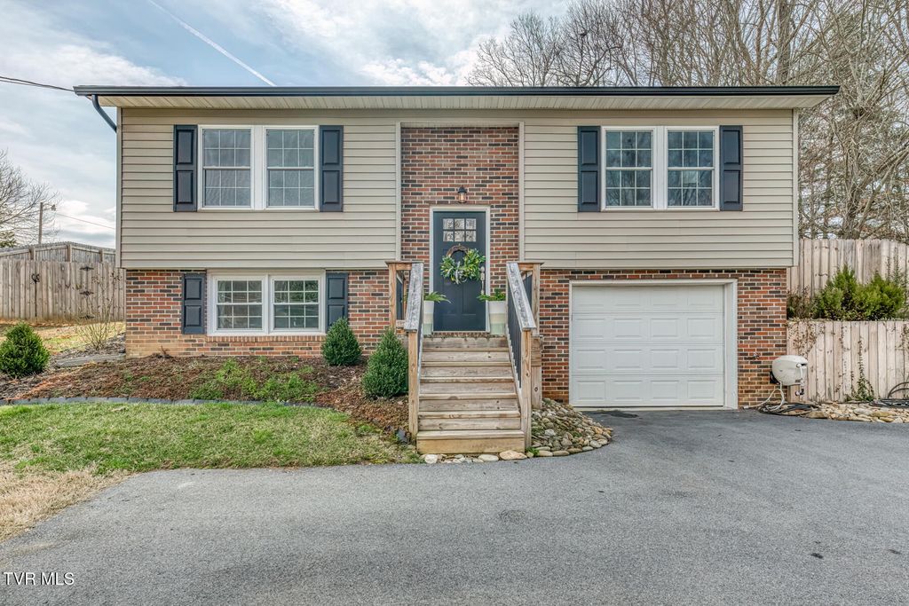 Photo of 328 Kings Road, Piney Flats, TN 37686 (MLS # 9992577)