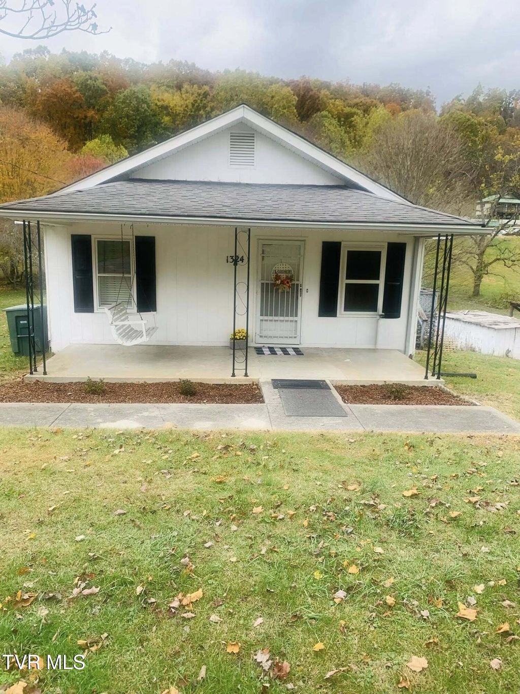 Photo of 1324 Hillside Drive Drive, Elizabethton, TN 37643 (MLS # 9989123)