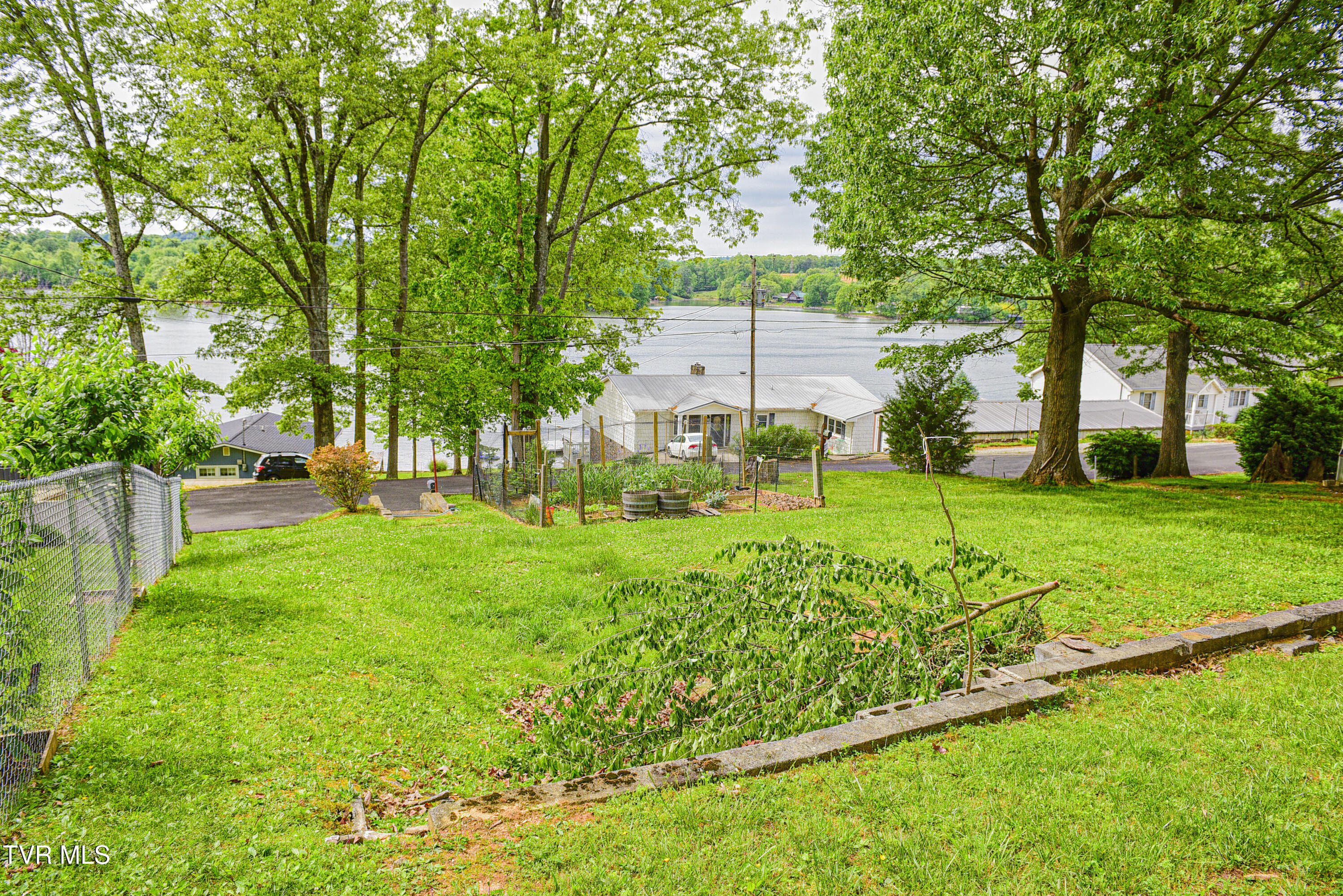 1033 Haw Ridge Road, Piney Flats, Tennessee image 8