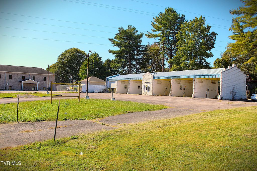 Photo of 1708 Volunteer Parkway, Bristol, TN 37620 (MLS # 9986884)
