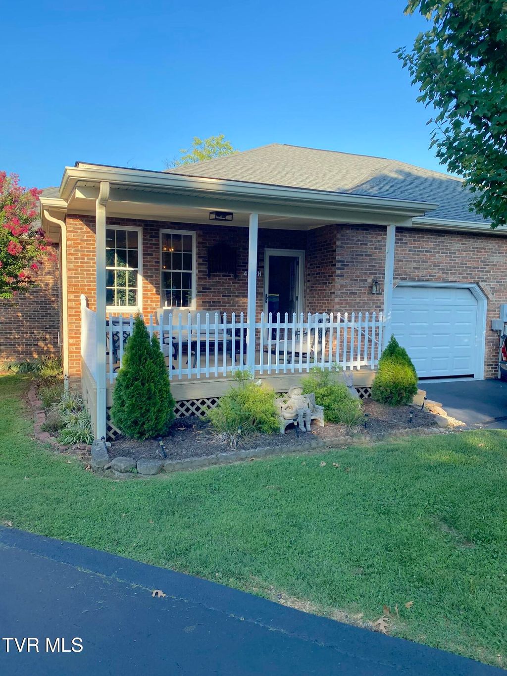 Photo of 411 Eastley Court #H, Kingsport, TN 37660 (MLS # 9990215)