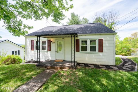 Photo of 2209 Locust Street, Kingsport, TN 37664 (MLS # 9994439)
