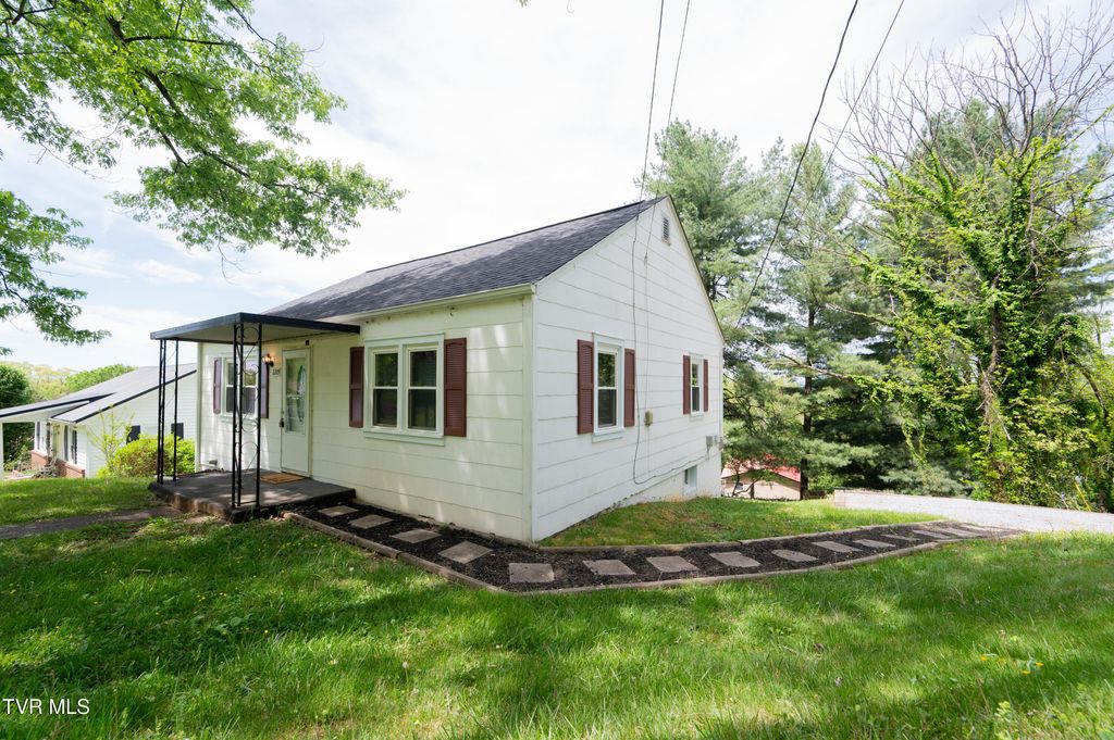 Photo of 2209 Locust Street, Kingsport, TN 37664 (MLS # 9994439)