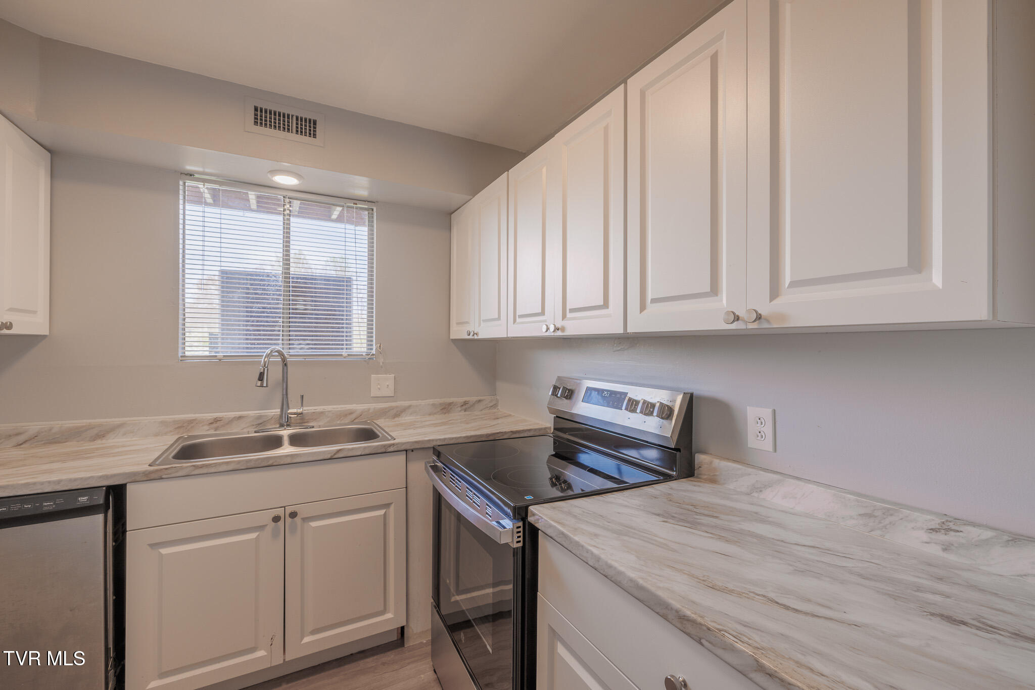 1145 Carriage Circle #104, Bristol, Virginia image 5