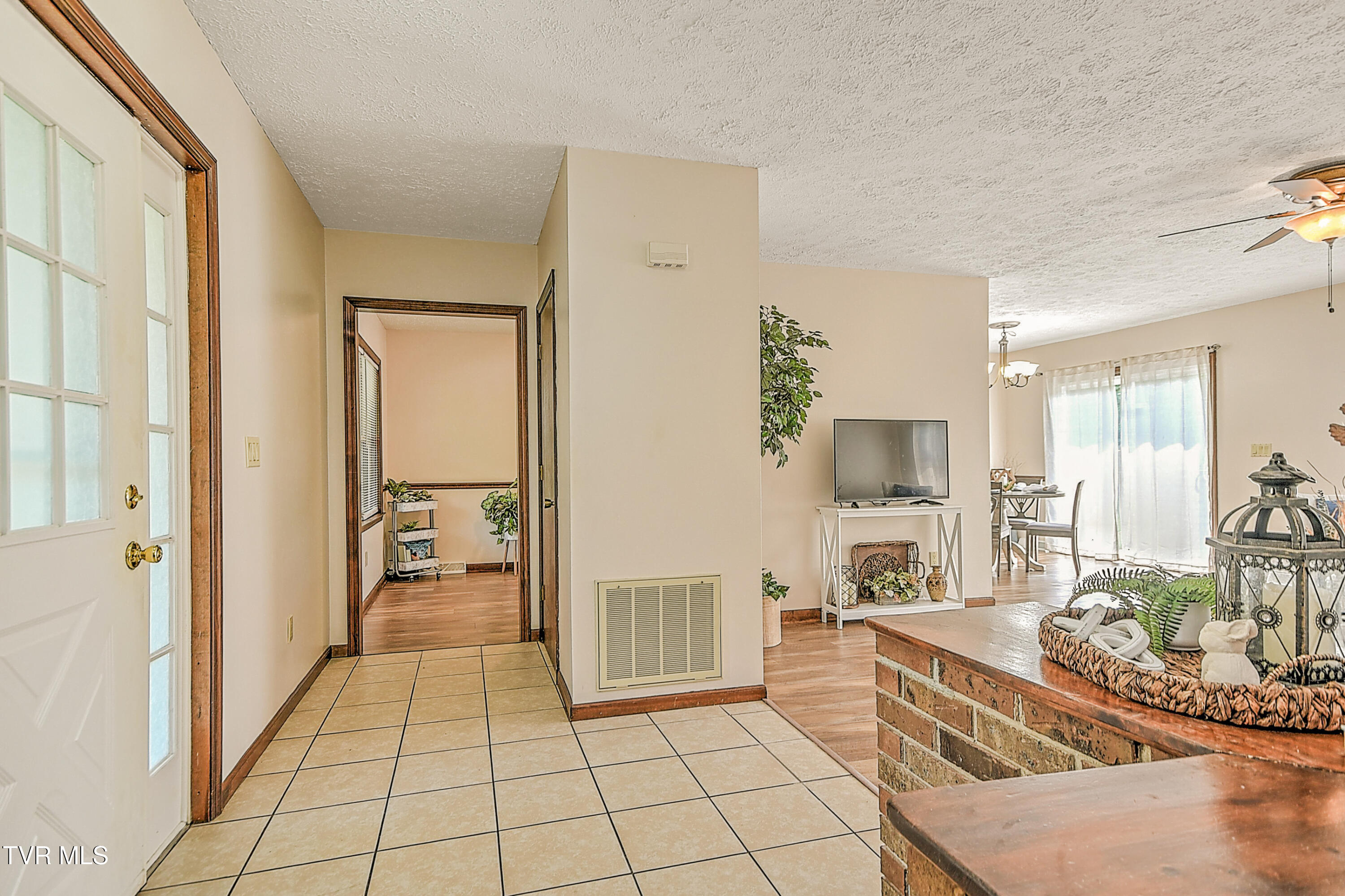 1712 Lakeview Dr Dr, Johnson City, Tennessee image 6