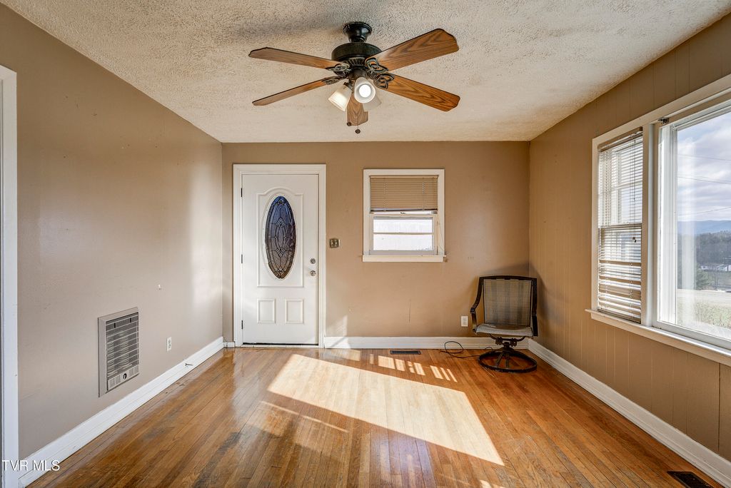 Photo of 377 Henson Road, Bristol, TN 37620 (MLS # 9989676)