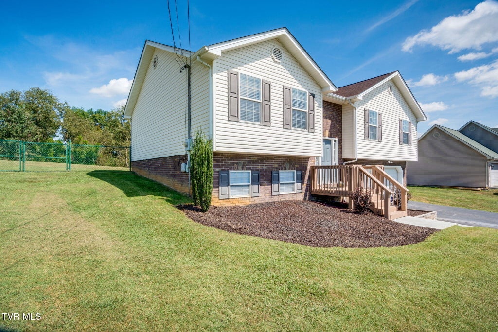 Photo of 1111 Daisy Lane, Jonesborough, TN 37659 (MLS # 10000754)