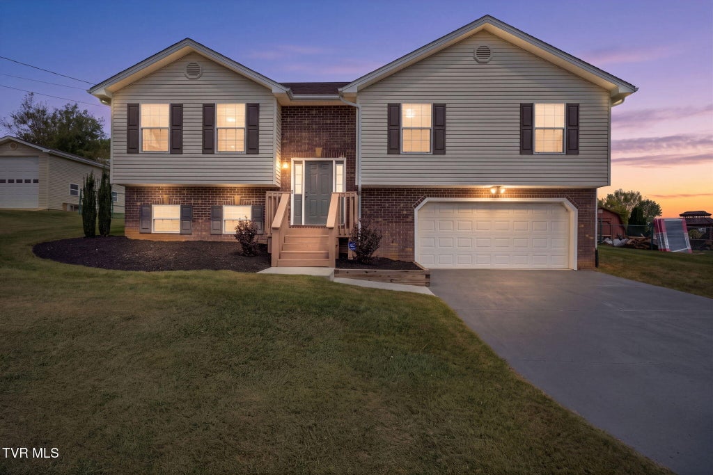 Photo of 1111 Daisy Lane, Jonesborough, TN 37659 (MLS # 10000754)