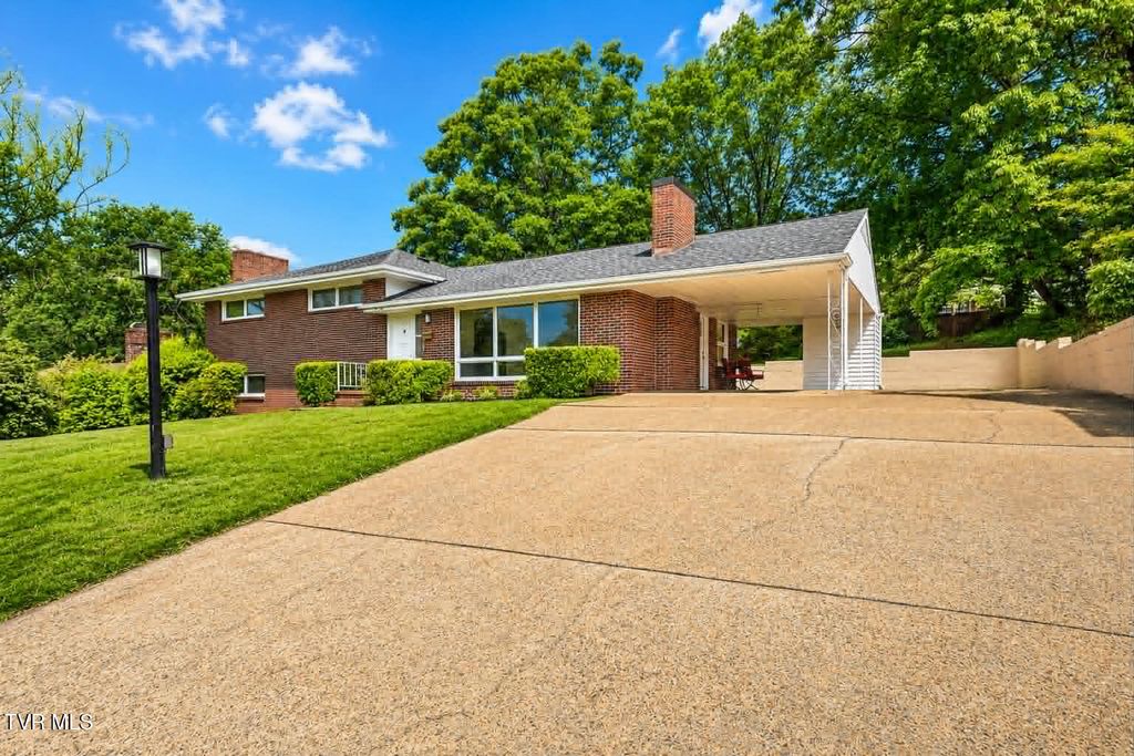 Photo of 912 Colfax Avenue, Kingsport, TN 37660 (MLS # 9995069)