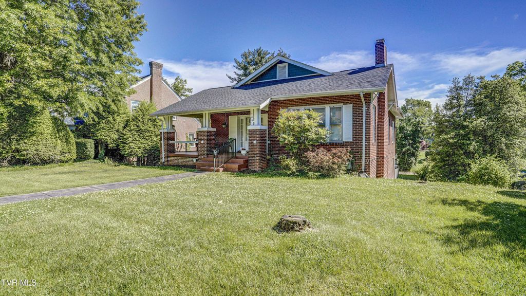 Photo of 704 Reynolds Street, Bristol, TN 37620 (MLS # 9995158)