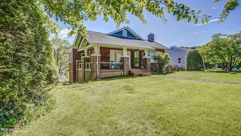 Photo of 704 Reynolds Street, Bristol, TN 37620 (MLS # 9995158)
