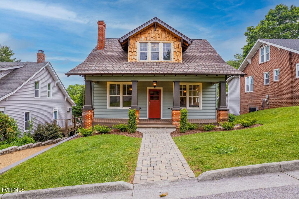 Photo of 263 Oak Hill Street, Abingdon, VA 24210 (MLS # 9983466)