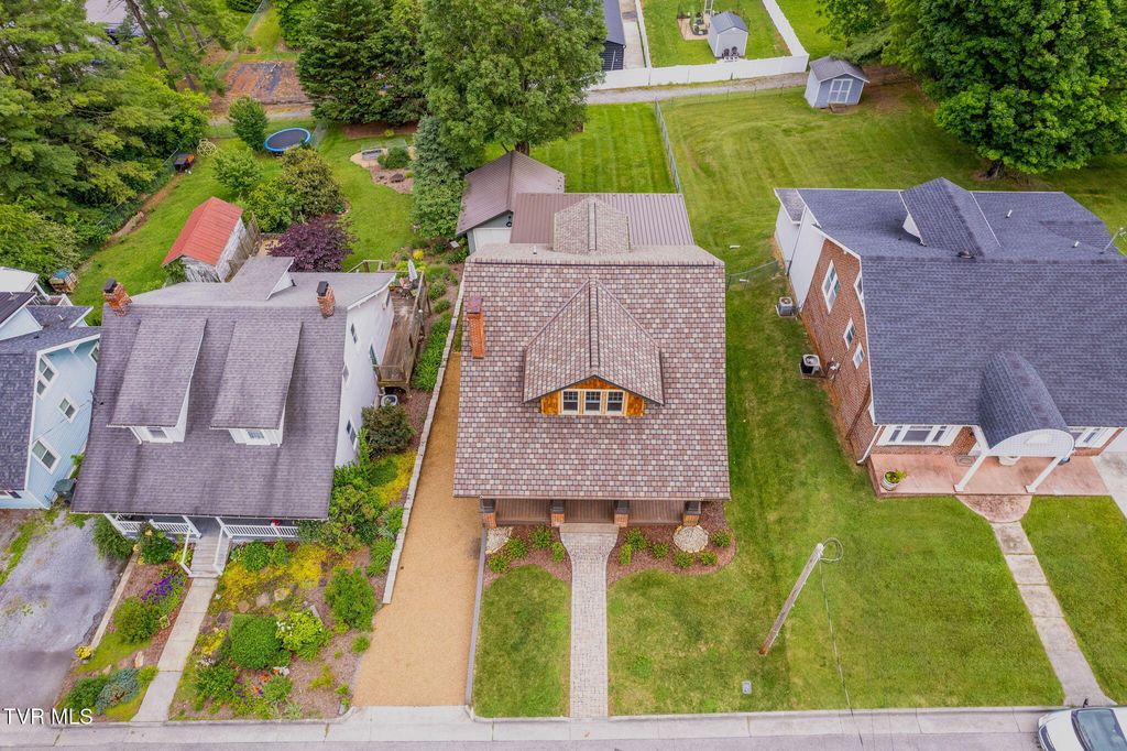 Photo of 263 Oak Hill Street, Abingdon, VA 24210 (MLS # 9983466)