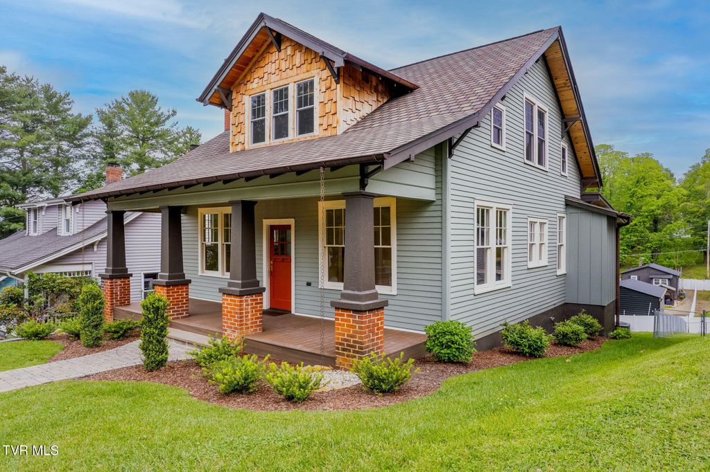 Photo of 263 Oak Hill Street, Abingdon, VA 24210 (MLS # 9983466)