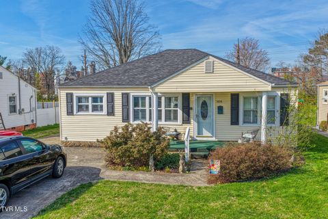 Photo of 1826 Kenwood Road, Kingsport, TN 37664 (MLS # 9992989)