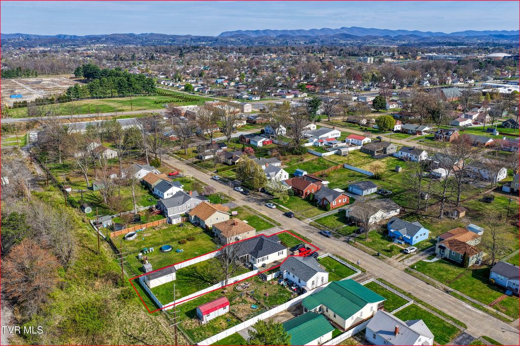 Photo of 1826 Kenwood Road, Kingsport, TN 37664 (MLS # 9992989)