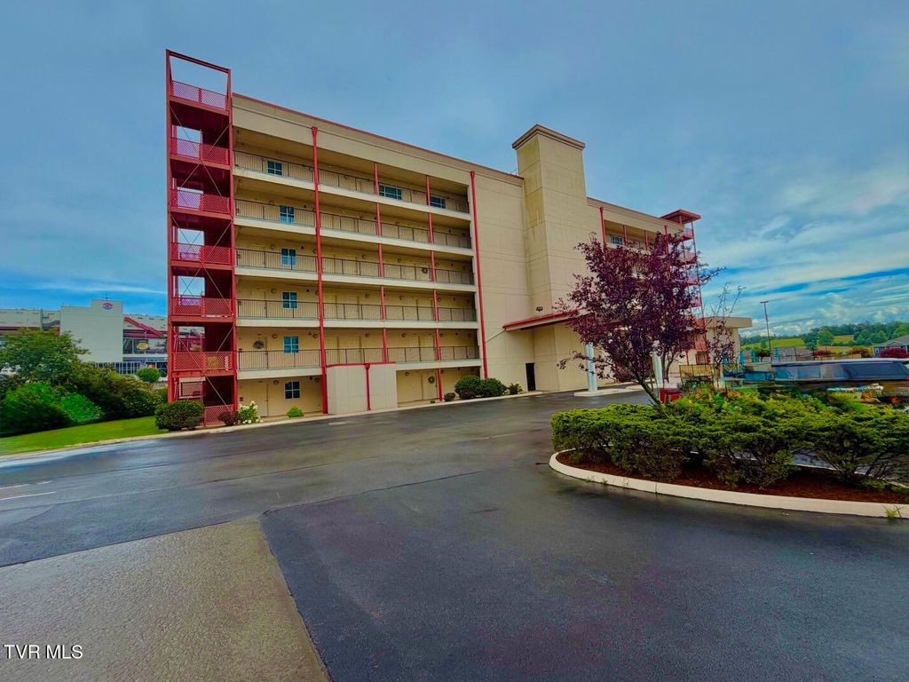 Photo of 120 Raceday Center Drive #Unit 108, Bristol, TN 37620 (MLS # 9998221)