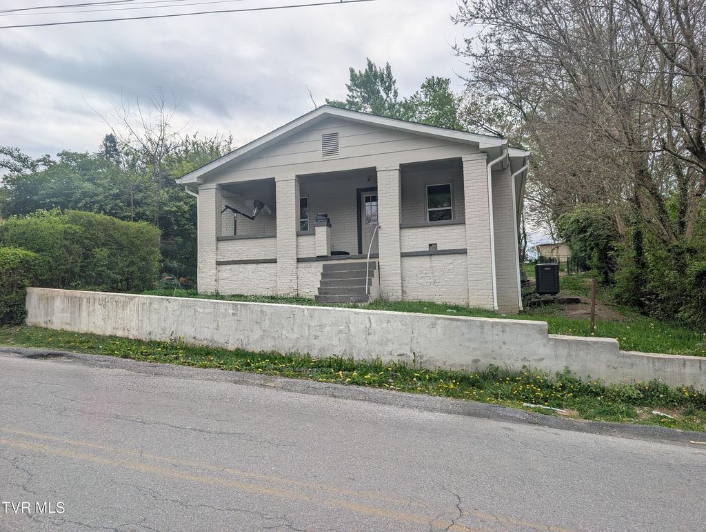 Photo of 627 Dixie Street, Bristol, VA 24201 (MLS # 9994046)