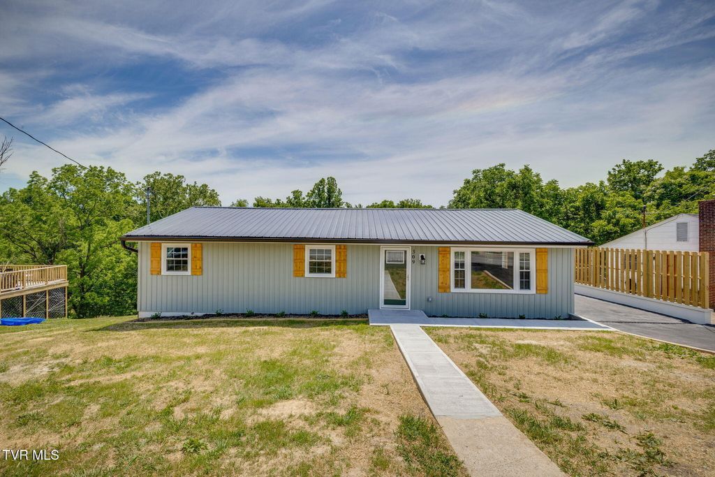Photo of 309 Morelock Street, Kingsport, TN 37660 (MLS # 9995696)