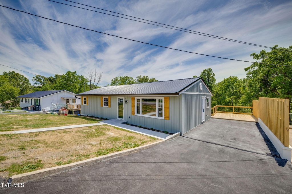 Photo of 309 Morelock Street, Kingsport, TN 37660 (MLS # 9995696)