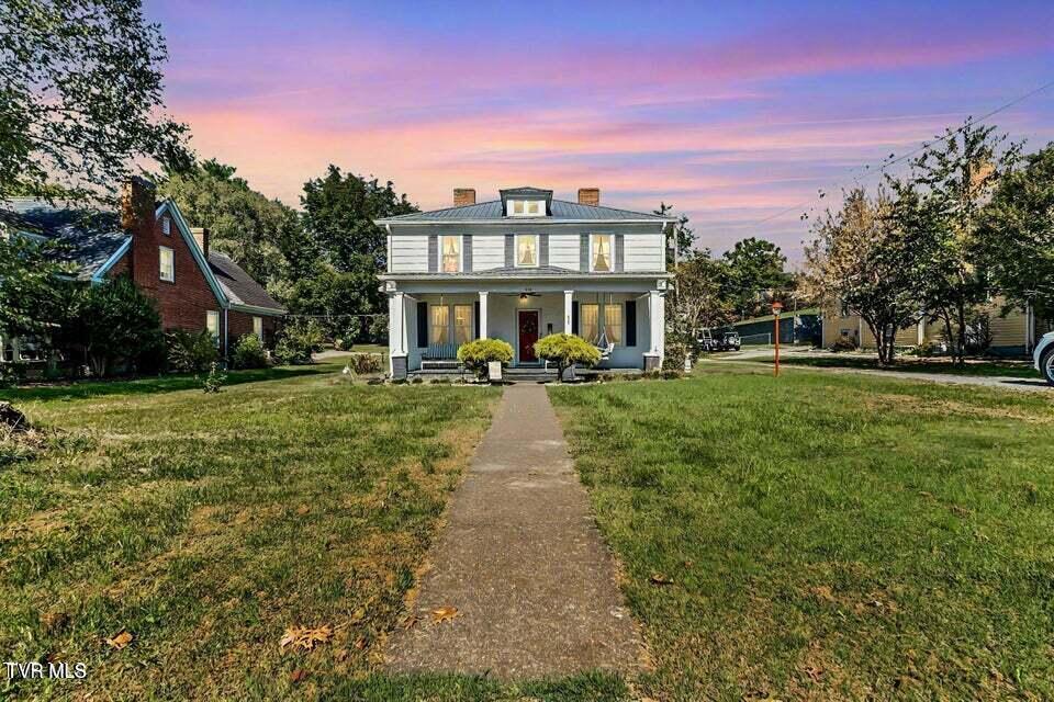 Photo of 625 Main Street, Rogersville, TN 37857 (MLS # 9987140)