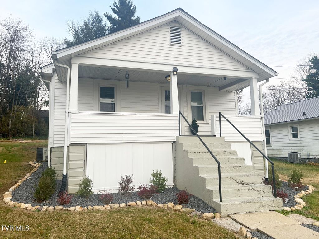 Photo of 815 Vernon Street, Bristol, VA 24201 (MLS # 9988734)