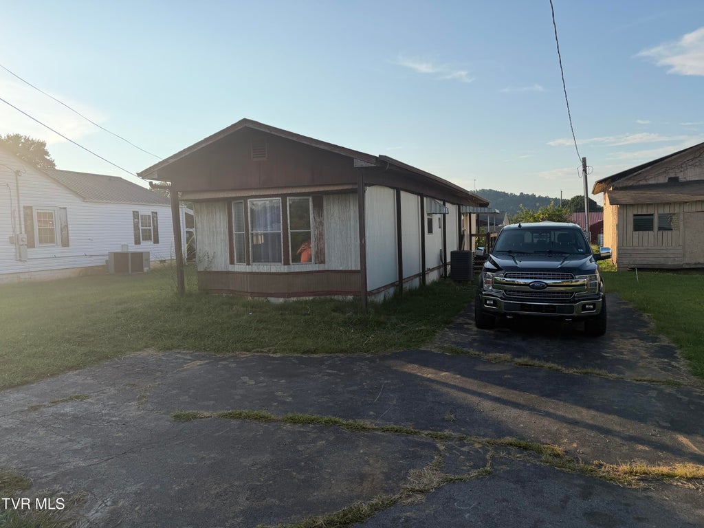 Photo of 110 Coal Chute Road, Elizabethton, TN 37643 (MLS # 10000288)