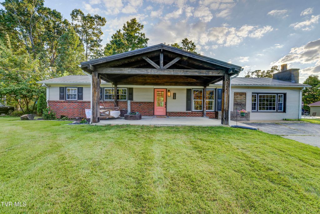 Photo of 110 Hopeville Avenue, Greeneville, TN 37745 (MLS # 9992581)