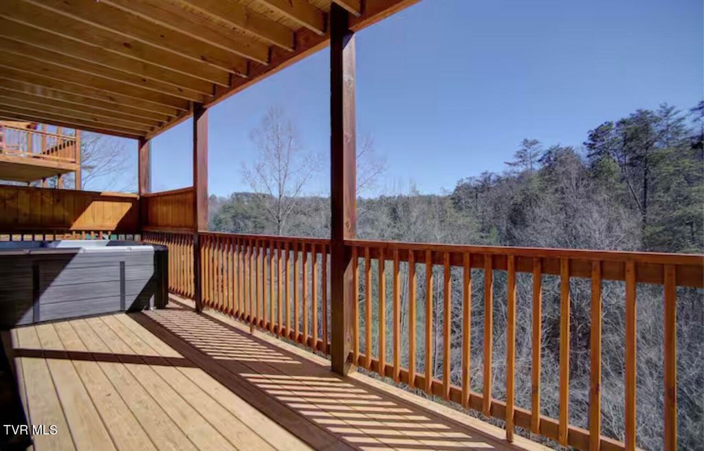 Photo of 817 String Run Way Way, Pigeon Forge, TN 37863 (MLS # 9981565)