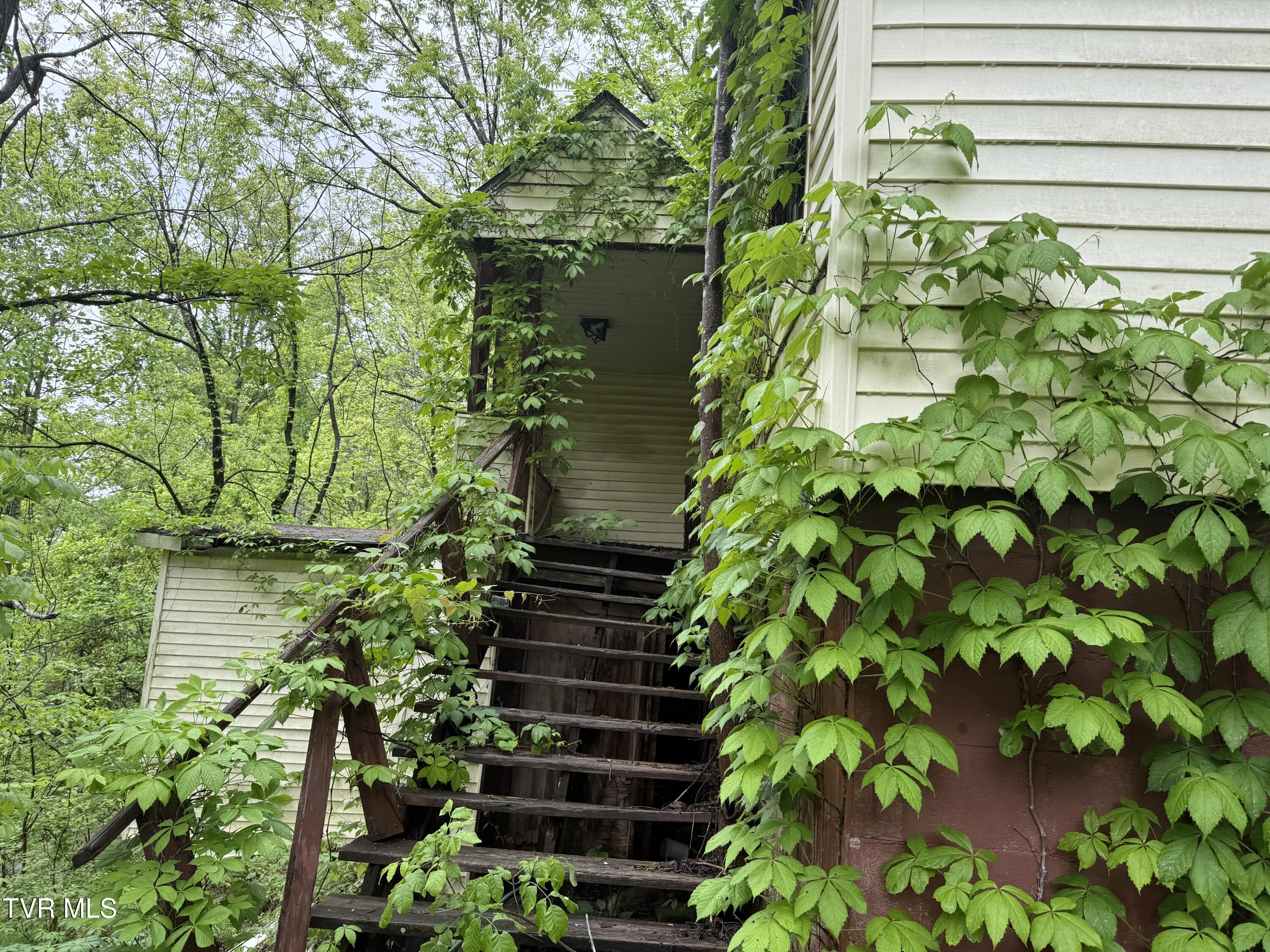 756 East Shawnee Avenue