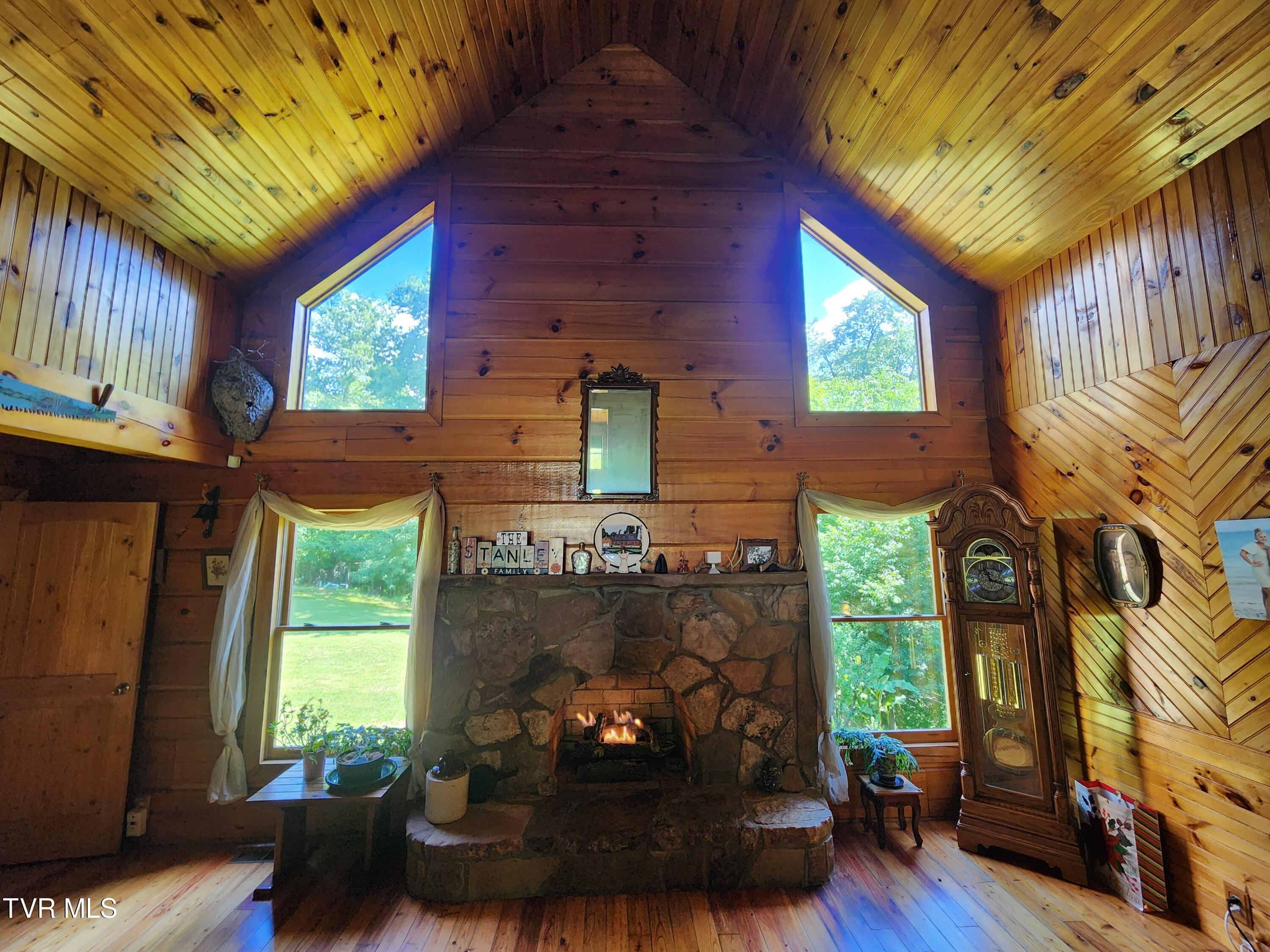 639 Dream Farm Road, Birchleaf, Virginia image 12