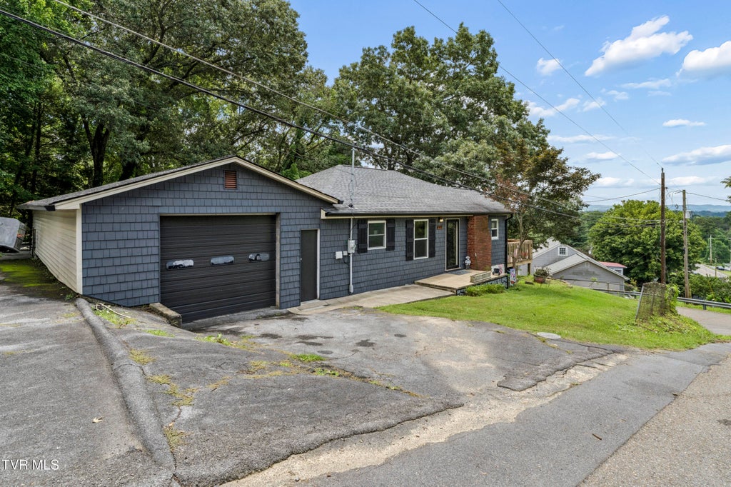 Photo of 413 Northcott Drive, Kingsport, TN 37660 (MLS # 9999014)