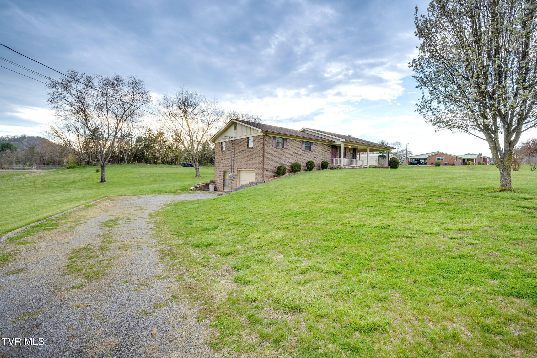 157 Lakeview Circle, Rogersville, Tennessee image 2