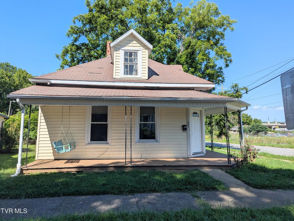 Photo of 900 Grover Street, Johnson City, TN 37601 (MLS # 9984400)