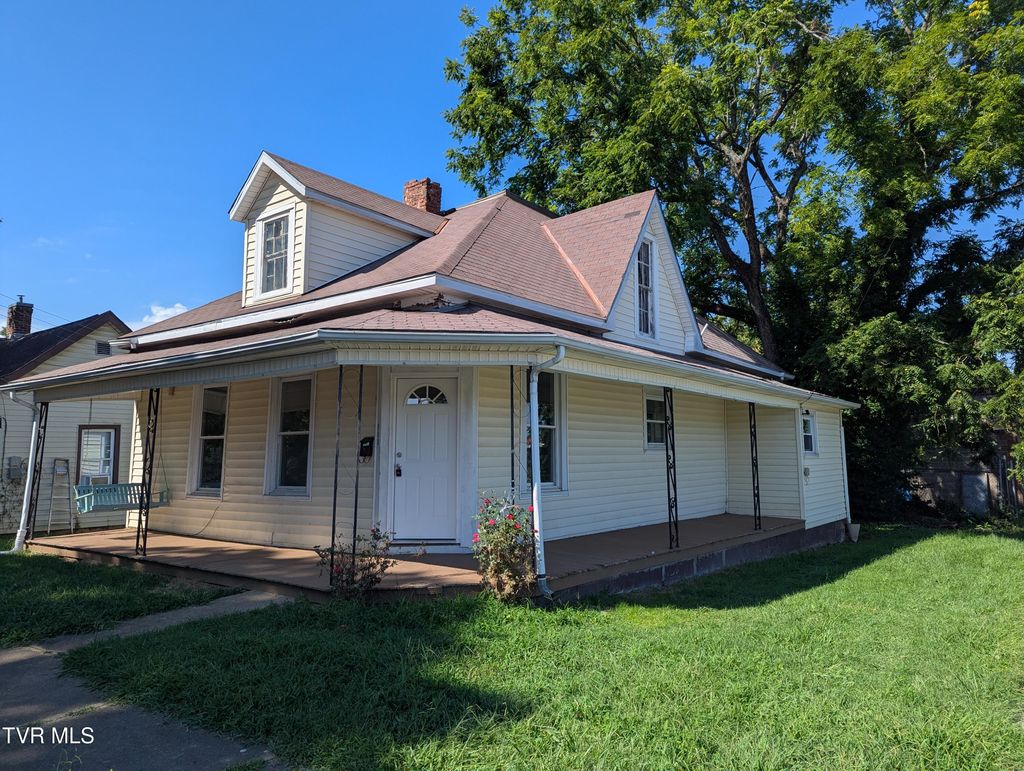 Photo of 900 Grover Street, Johnson City, TN 37601 (MLS # 9984400)