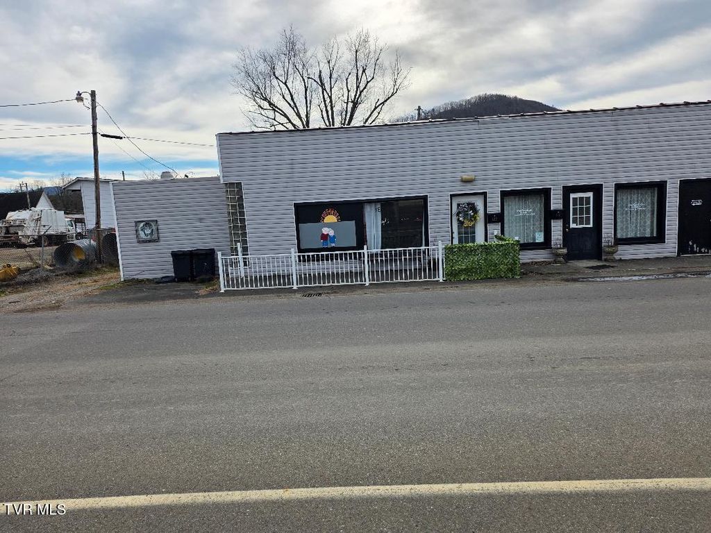 Photo of 122 Main Street, Mountain City, TN 37683 (MLS # 9990143)